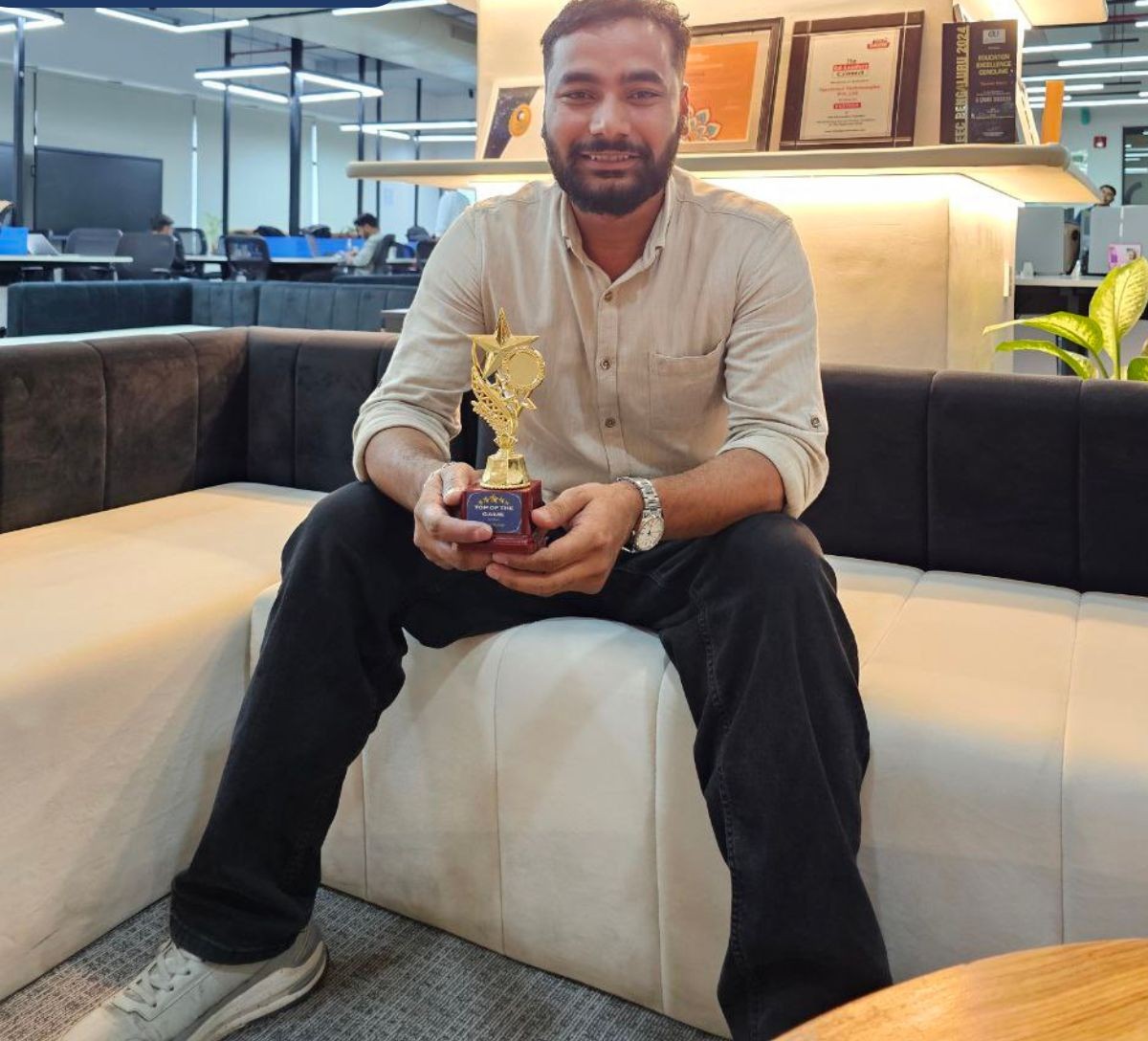 A Teachmate celebrating their Top of the Game award